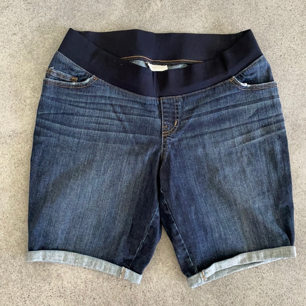 Liz Lange Maternity shorts